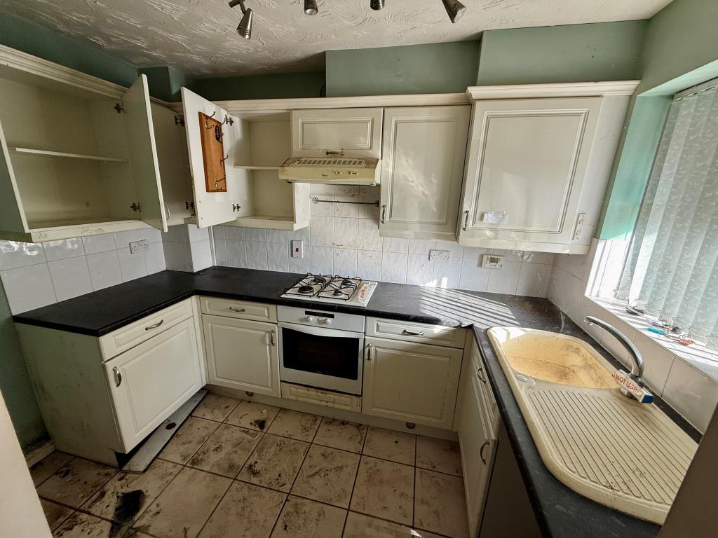 Lot: 162 - VACANT HOUSE IN GATED DEVELOPMENT - Kitchen